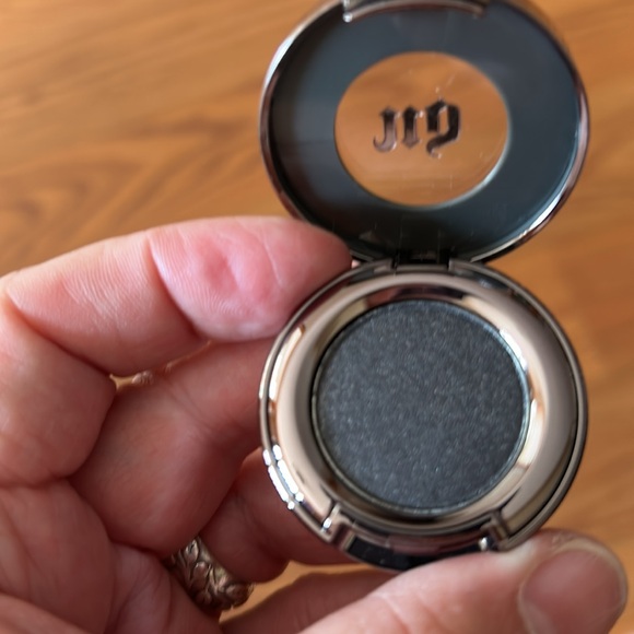 Urban Decay Metallic Gray Compact - Picture 2 of 2